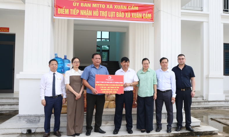  Trao quà cho người dân ảnh hưởng bởi bão lũ tại xã Xuân Cẩm